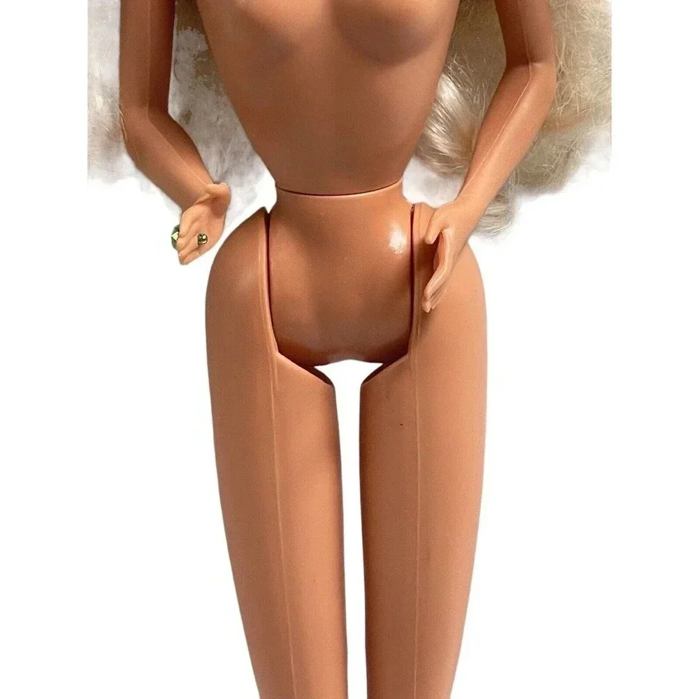 VINTAGE 1991 BARBIE HAPPY HOLIDAYS CHRISTMAS EDITION 11” MATTEL
